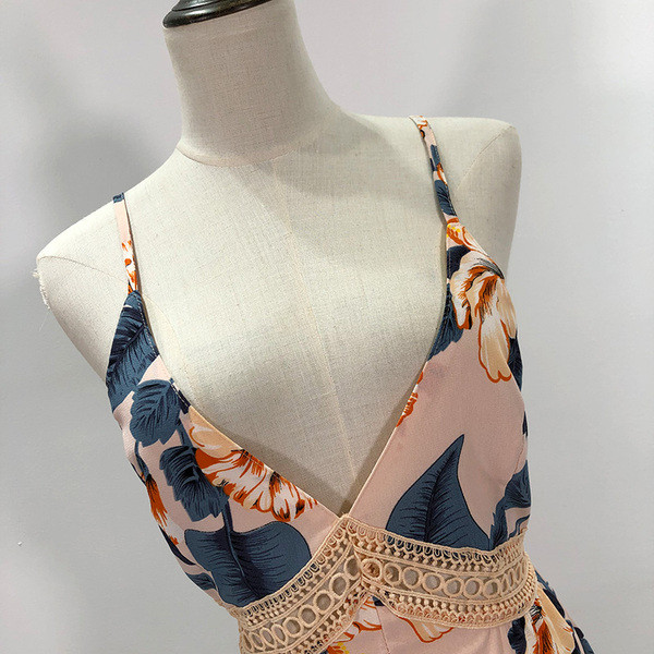 Γυναικεία ολόσωμη φόρμα με βαθύ λαιμό V και δαντέλα