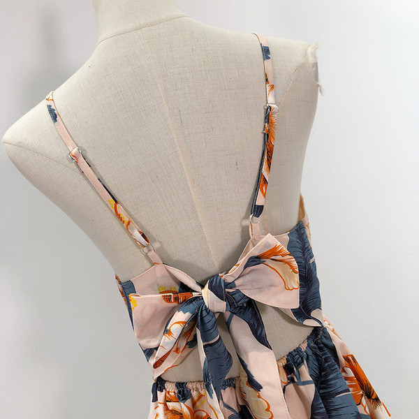 Γυναικεία ολόσωμη φόρμα με βαθύ λαιμό V και δαντέλα