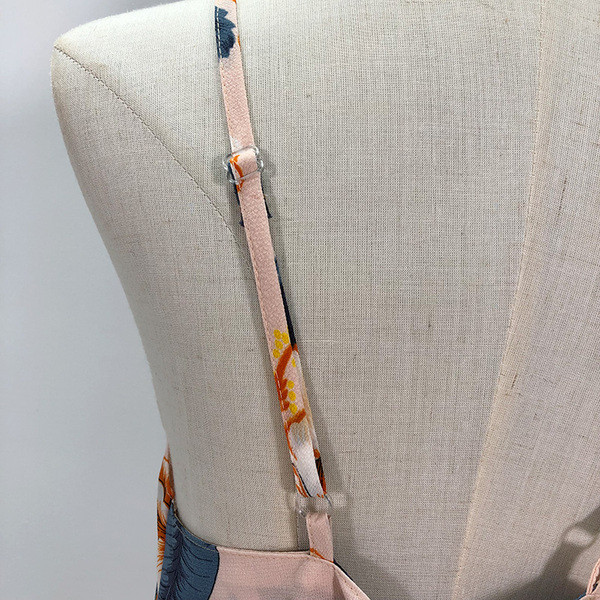 Γυναικεία ολόσωμη φόρμα με βαθύ λαιμό V και δαντέλα