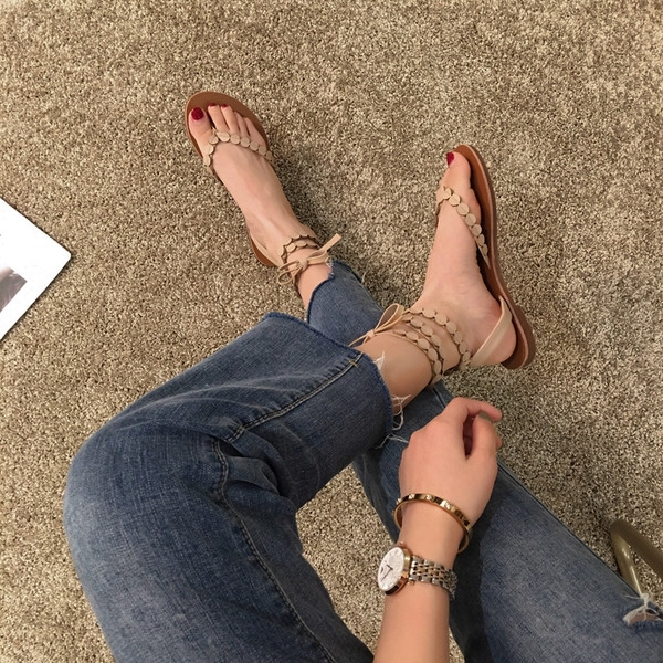 Sandale de dama actuale cu sireturi de culoare maro