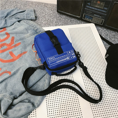 Geanta de barbati actuala in trei culori cu inscriptii