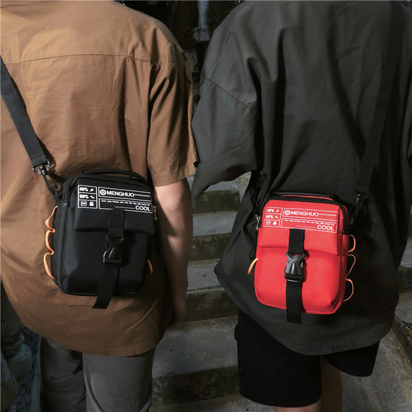 Geanta de barbati actuala in trei culori cu inscriptii