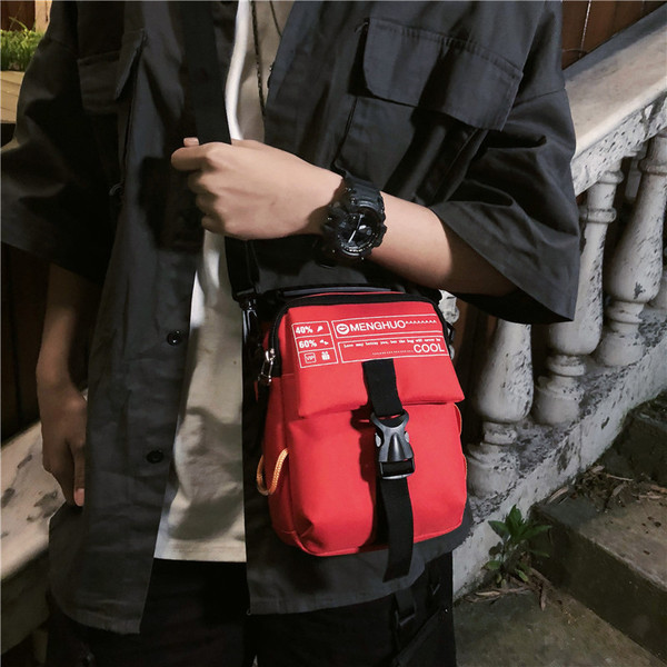 Geanta de barbati actuala in trei culori cu inscriptii