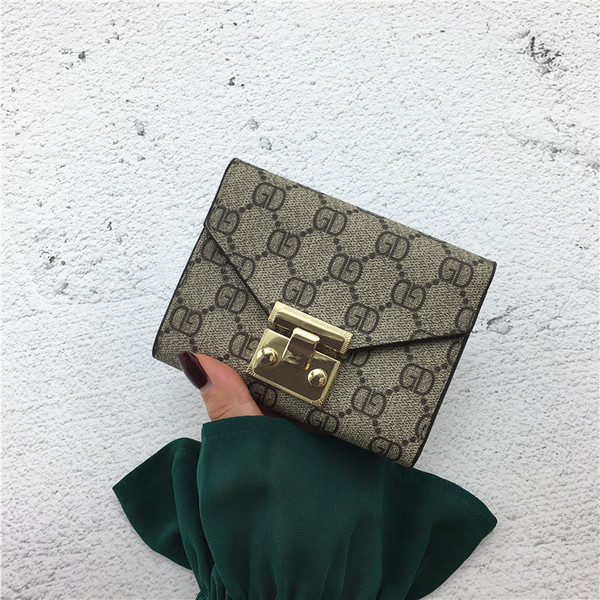 Portofel de dama modern cu decor metalic