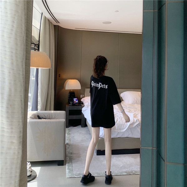 Tricou de dama modern cu aplicatie - model lung alb-negru