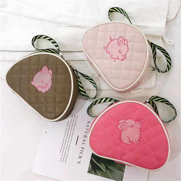 Portofel de dama zilnic cu broderie si lant in patru culori