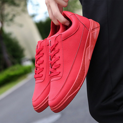 Tenisi moderni pentru bărbați - în negru și roșu