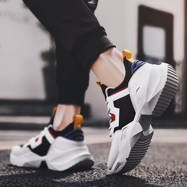 Adidași moderni pentru bărbați în două culori cu inscripții