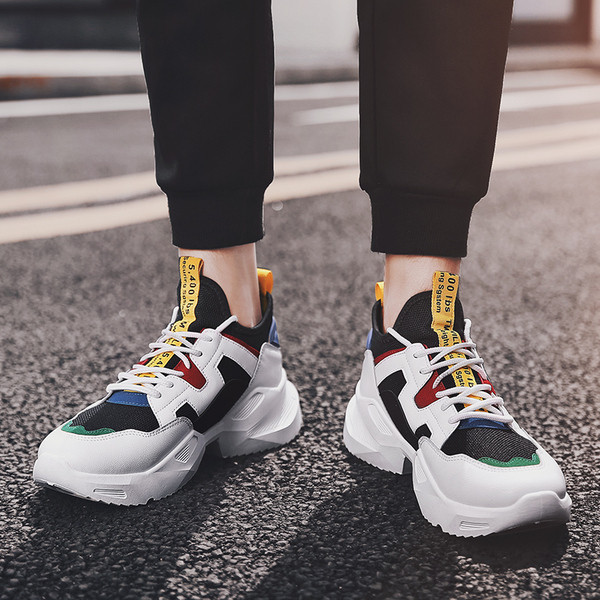 Adidași moderni pentru bărbați în două culori cu inscripții