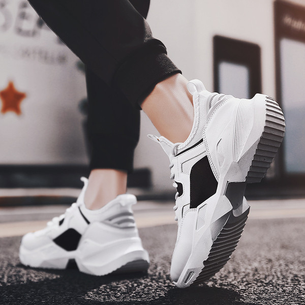 Adidași moderni pentru bărbați în două culori cu inscripții