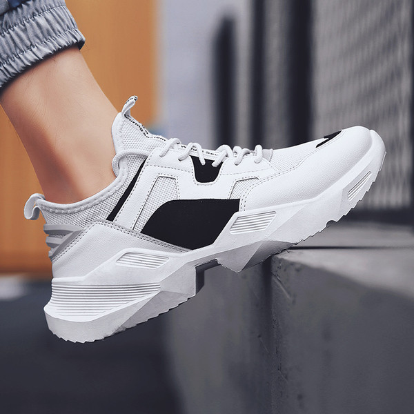 Adidași moderni pentru bărbați în două culori cu inscripții