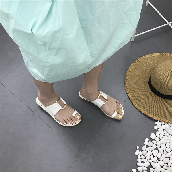 Papuci dama jos cu elemente metalice din piele ecologica