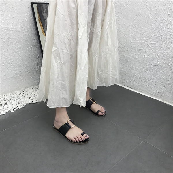 Papuci dama jos cu elemente metalice din piele ecologica