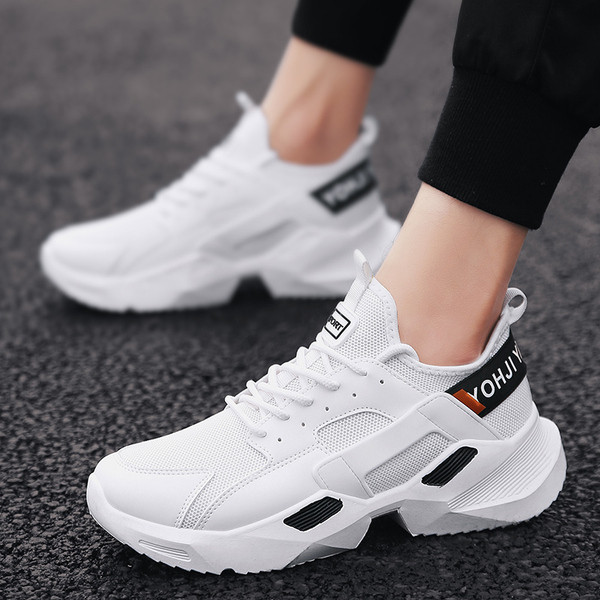 Model nou de adidași pentru bărbați în trei culori cu inscripții