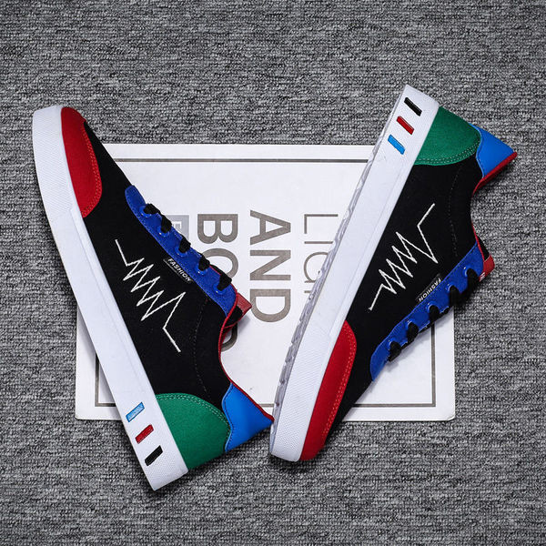 Adidași moderni pentru bărbați cu șireturi și talpă plată