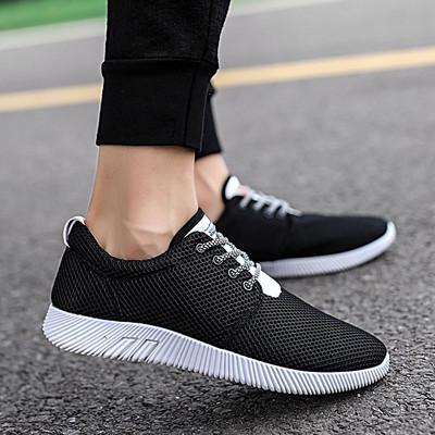 Μοντέρνα ανδρικά πάνινα παπούτσια σε λευκό και μαύρο με κορδόνια