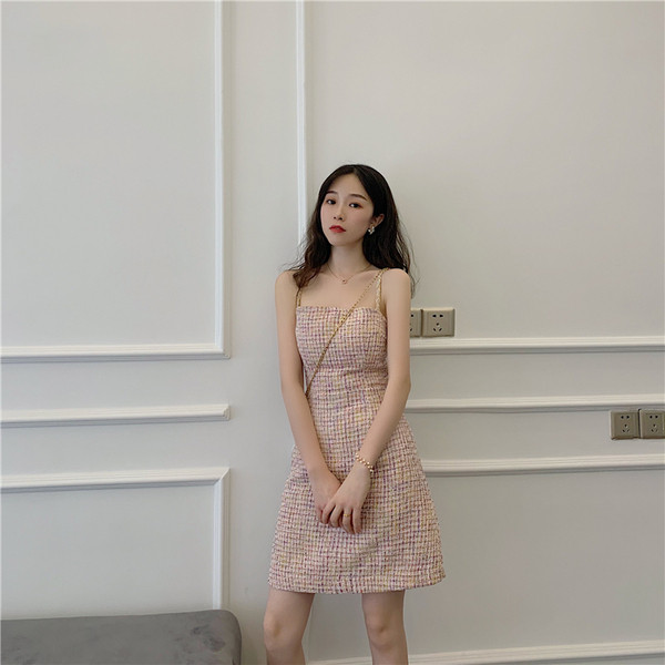 Дамска стилна рокля с тънки презрамки -къс модел 