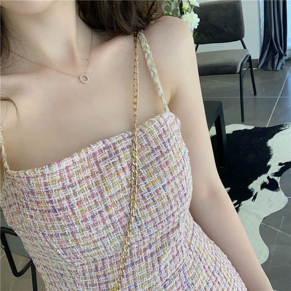 Дамска стилна рокля с тънки презрамки -къс модел 