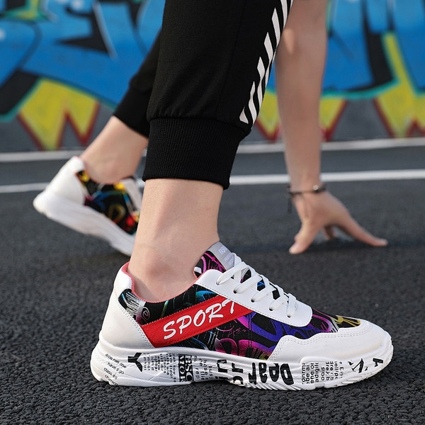 Adidași casual pentru bărbați cu inscripții - în trei culori