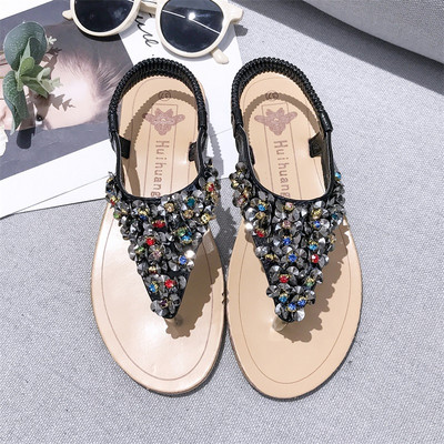 Μοντέρνα γυναικεία σανδάλια με έγχρωμες πέτρες σε μαύρο και άσπρο χρώμα