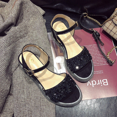 Sandale de dama actuale cu talpa inalta si efect stralucitor in negru si auriu