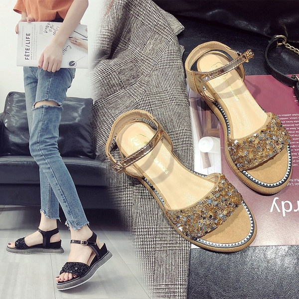 Sandale de dama actuale cu talpa inalta si efect stralucitor in negru si auriu