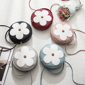 Geanta de dama moderna in forma rotunda