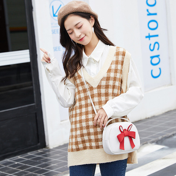 Geantă de damă cu element panglică 3D în patru culori