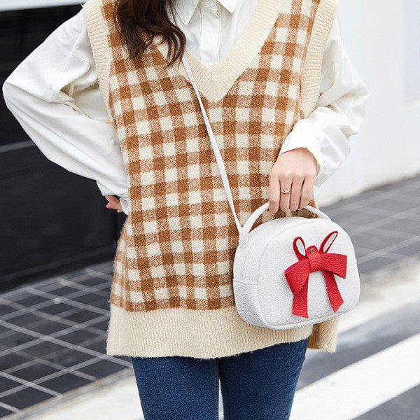 Geantă de damă cu element panglică 3D în patru culori