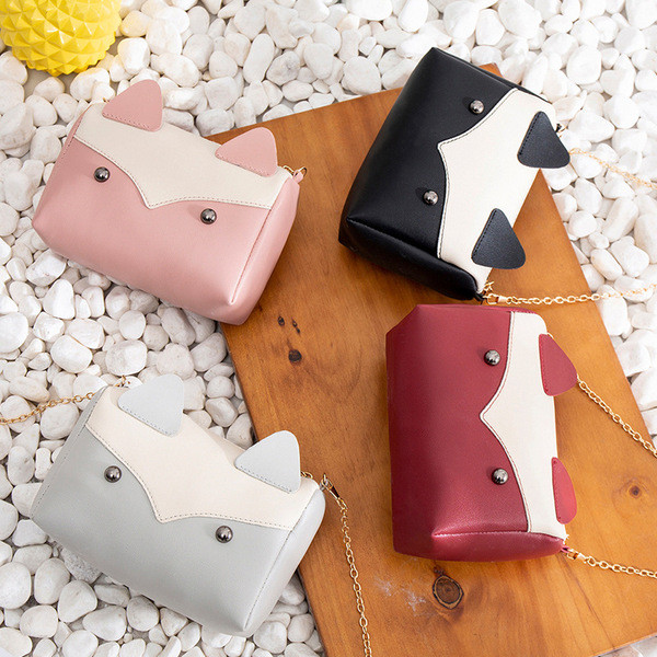 Geanta de dama moderna cu element 3D si lant