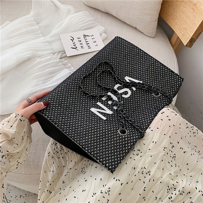 Geanta de dama moderna cu inscriptie in trei culori