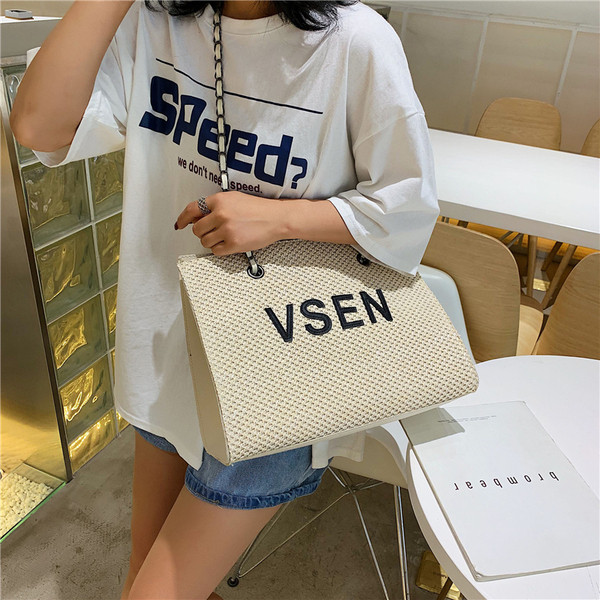 Geanta de dama moderna cu inscriptie in trei culori