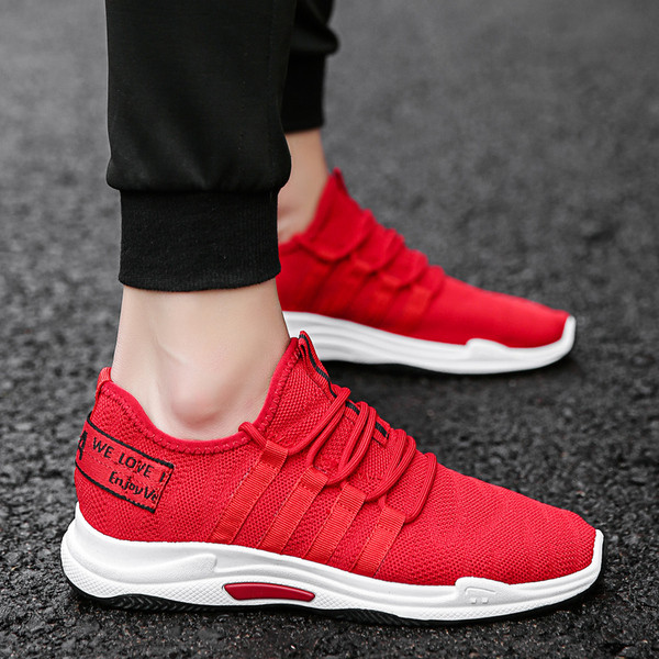 Tenisi actuali pentru bărbați în negru și roșu