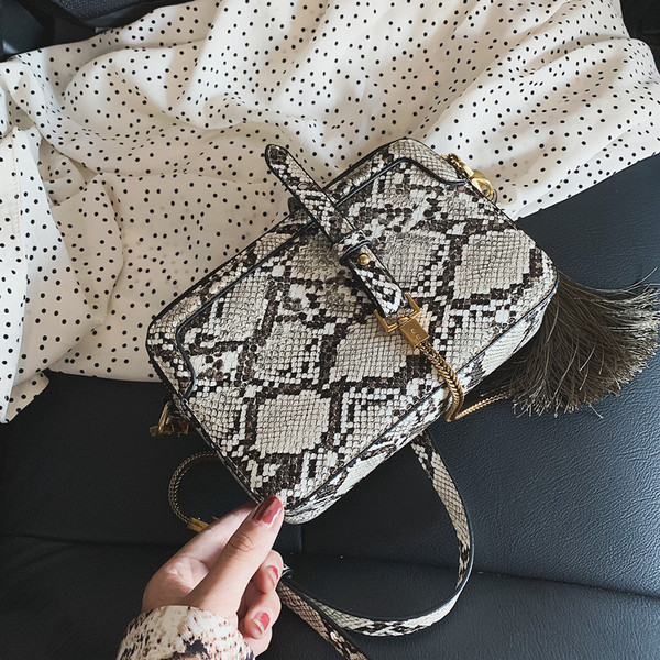 Geanta de dama cu maner lung in mai multe culori