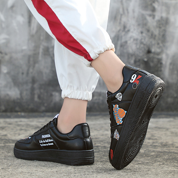 Tenisi casual barbatesti in trei culori cu aplicatie