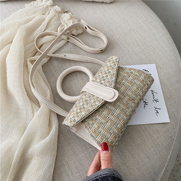 Geanta de dama cu inchidere metalica in mai multe culori