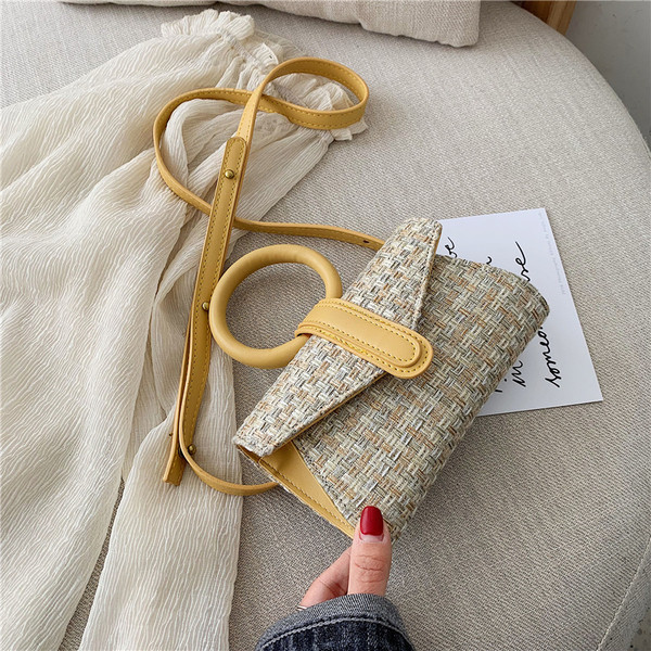 Geanta de dama cu inchidere metalica in mai multe culori