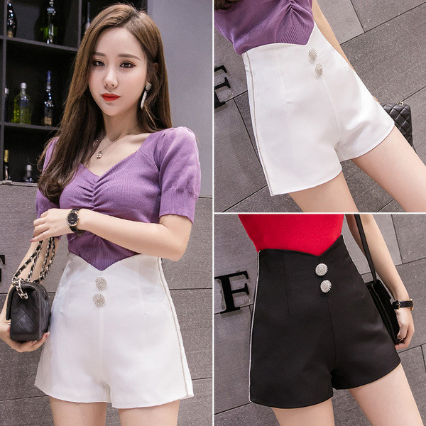 Pantaloni scurti eleganti de dama cu nasturi in alb si negru