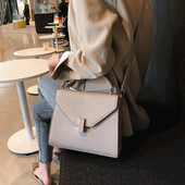 Geanta de dama eleganta cu inchidere metalica in mai multe culori