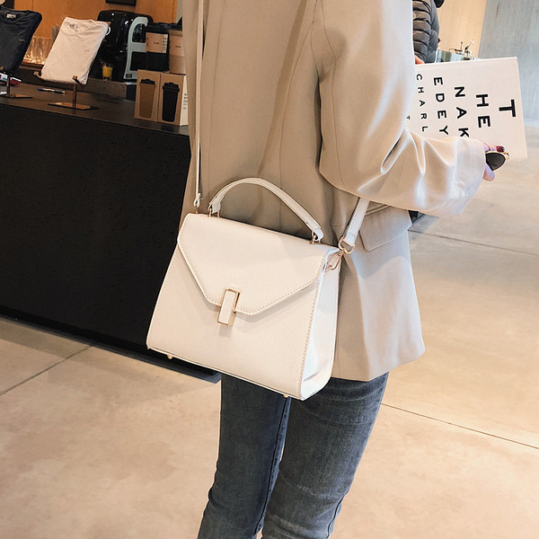 Geanta de dama eleganta cu inchidere metalica in mai multe culori