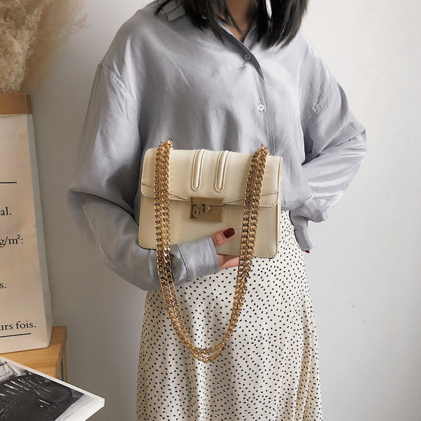 Geantă de damă elegantă din piele ecologică cu lanț metalic