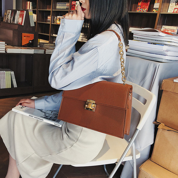 Geanta de dama cu lant metalic in mai multe culori