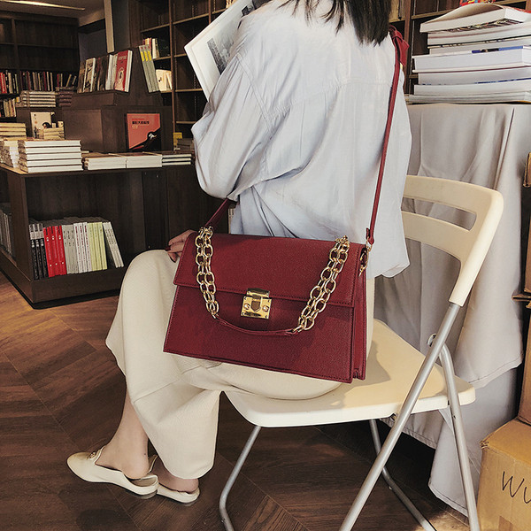 Geanta de dama cu lant metalic in mai multe culori