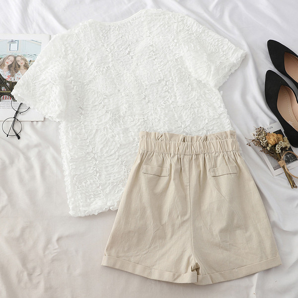 Ежедневен дамски комплект от две части в светъл цвят