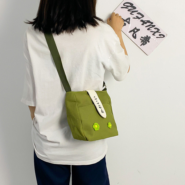 Geanta de dama de zi cu zi cu aplicatie in alb si verde