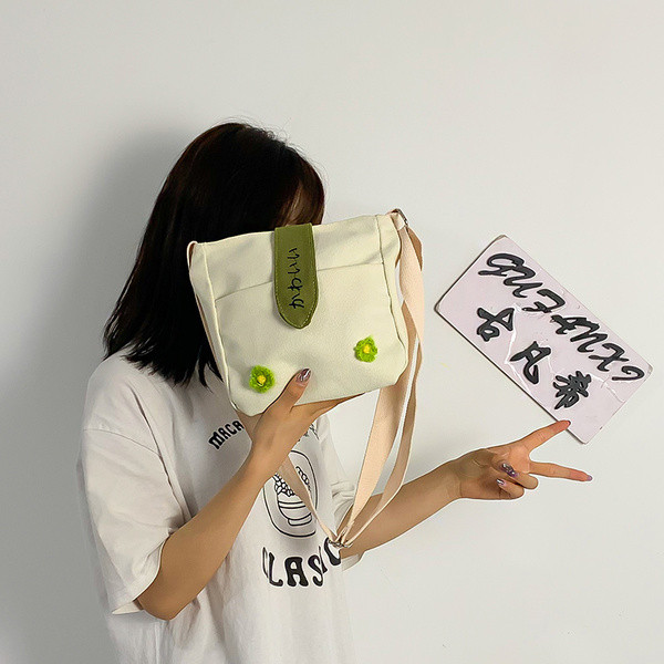 Geanta de dama de zi cu zi cu aplicatie in alb si verde