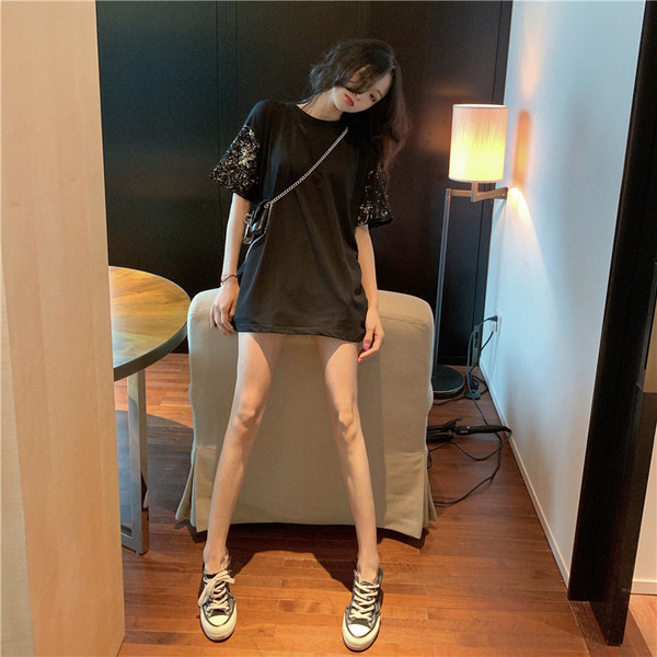 Tricou de damă cu decolteu O în negru