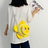 Geanta de dama moderna de culoare galbena cu element 3D