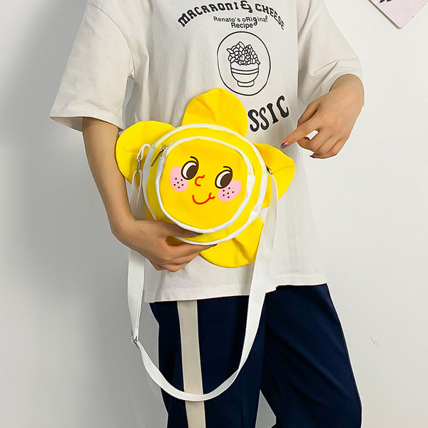 Geanta de dama moderna de culoare galbena cu element 3D