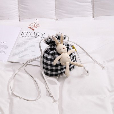 Geanta de dama cu element 3D si cravate in mai multe culori